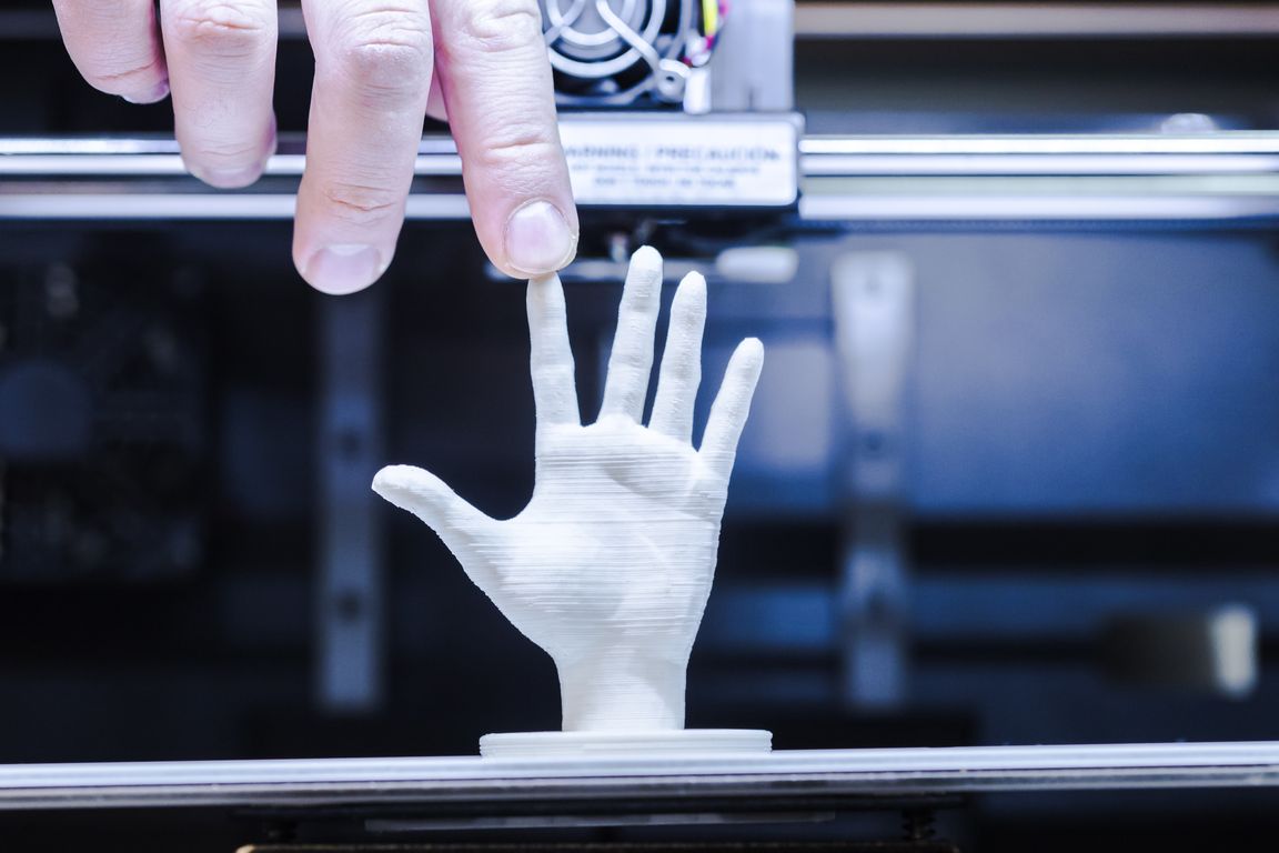 3D-printer: ol nähili işleýär we nämelerden durýar.