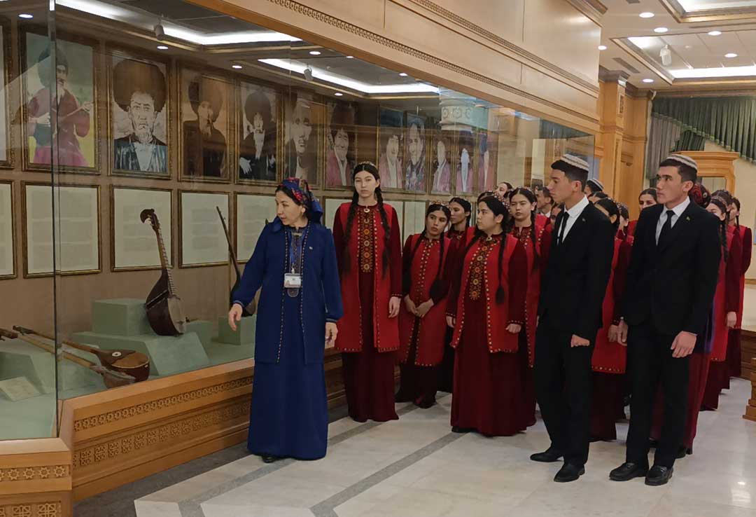 Bedew bady bilen ösüşleriň belentliklerine tarap