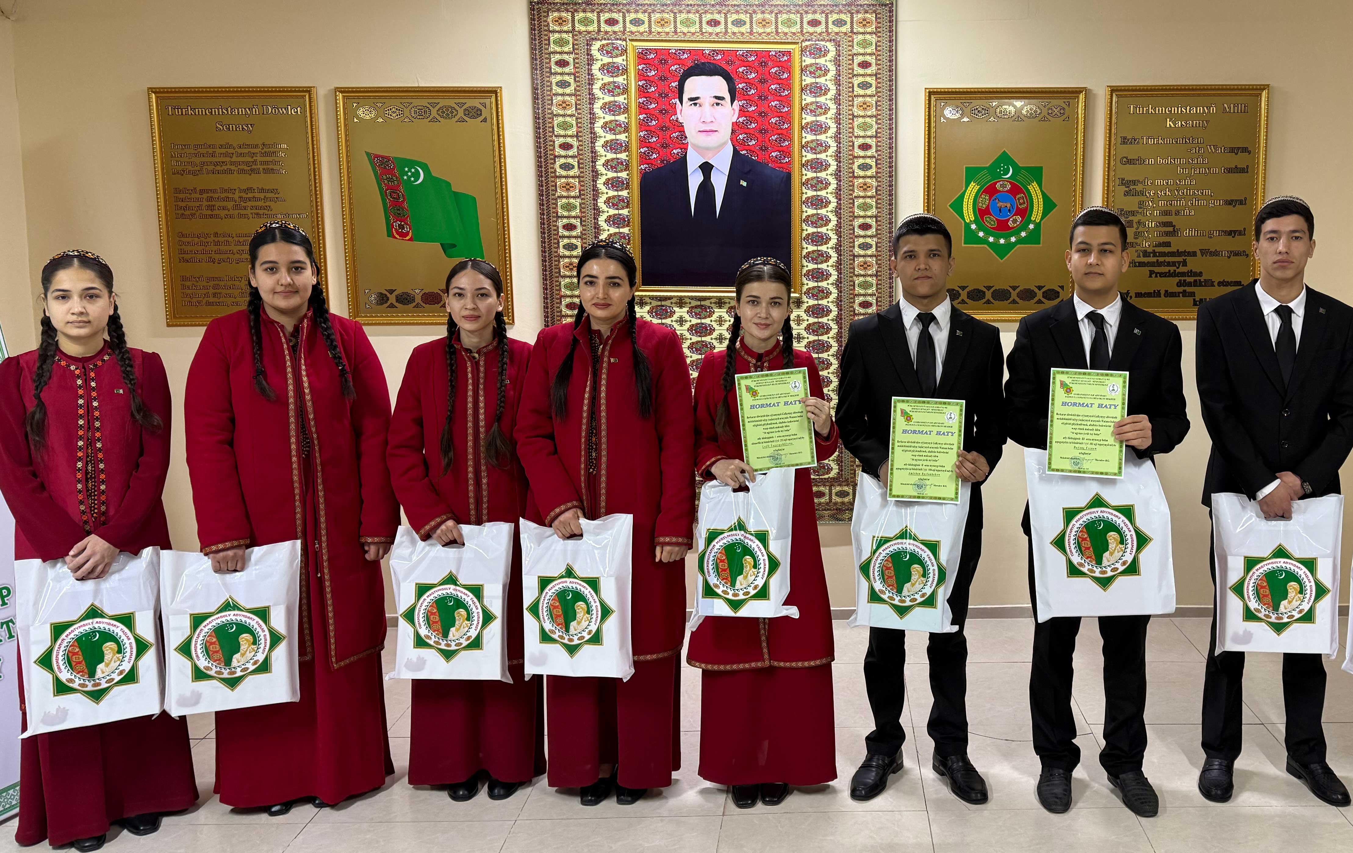 AT AGYNAN ÝERDE TOÝ BOLAR